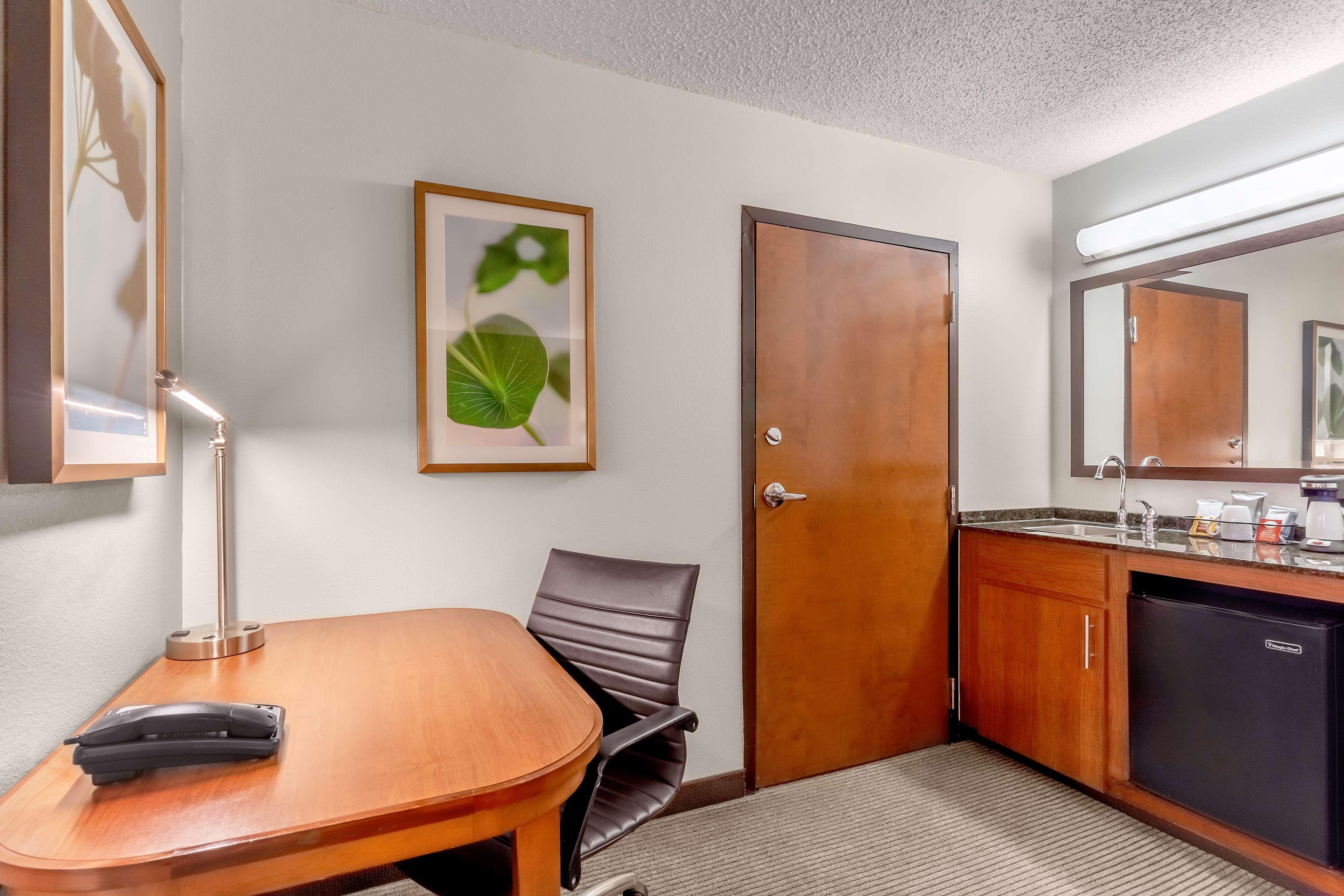 Hyatt Place Charlotte Airport Billy Graham Parkway מראה חיצוני תמונה