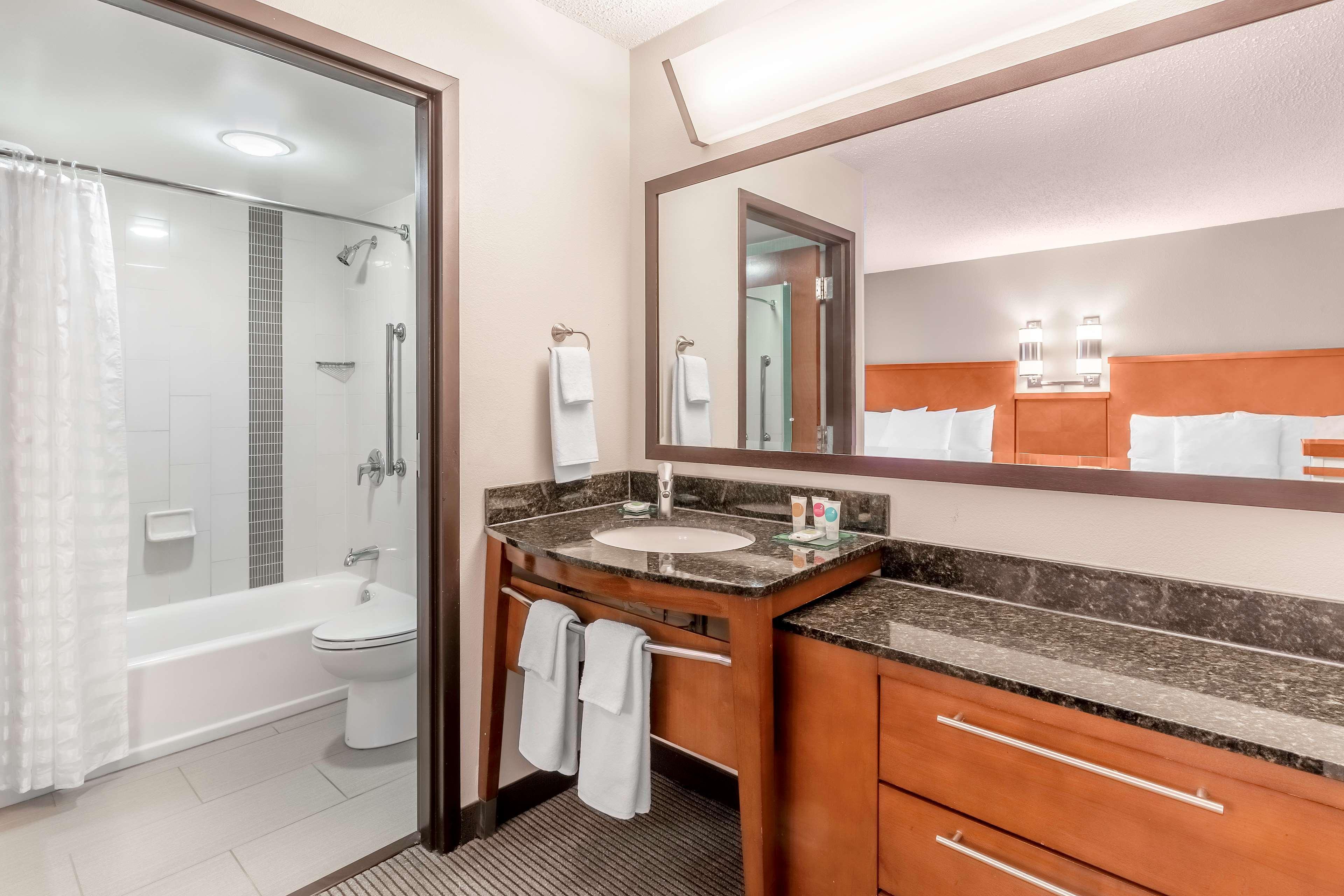 Hyatt Place Charlotte Airport Billy Graham Parkway מראה חיצוני תמונה